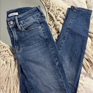 GOOD AMERICAN Good Legs Skinny Jeans